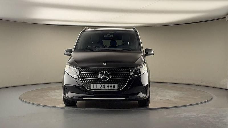Used Mercedes V220 Premium 163 HP (119 kW) 2024 Black MPV