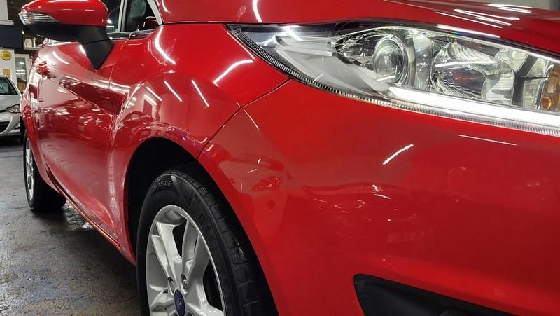 Used Ford Fiesta Zetec 82 HP (60 kW) 2017 Red Hatchback