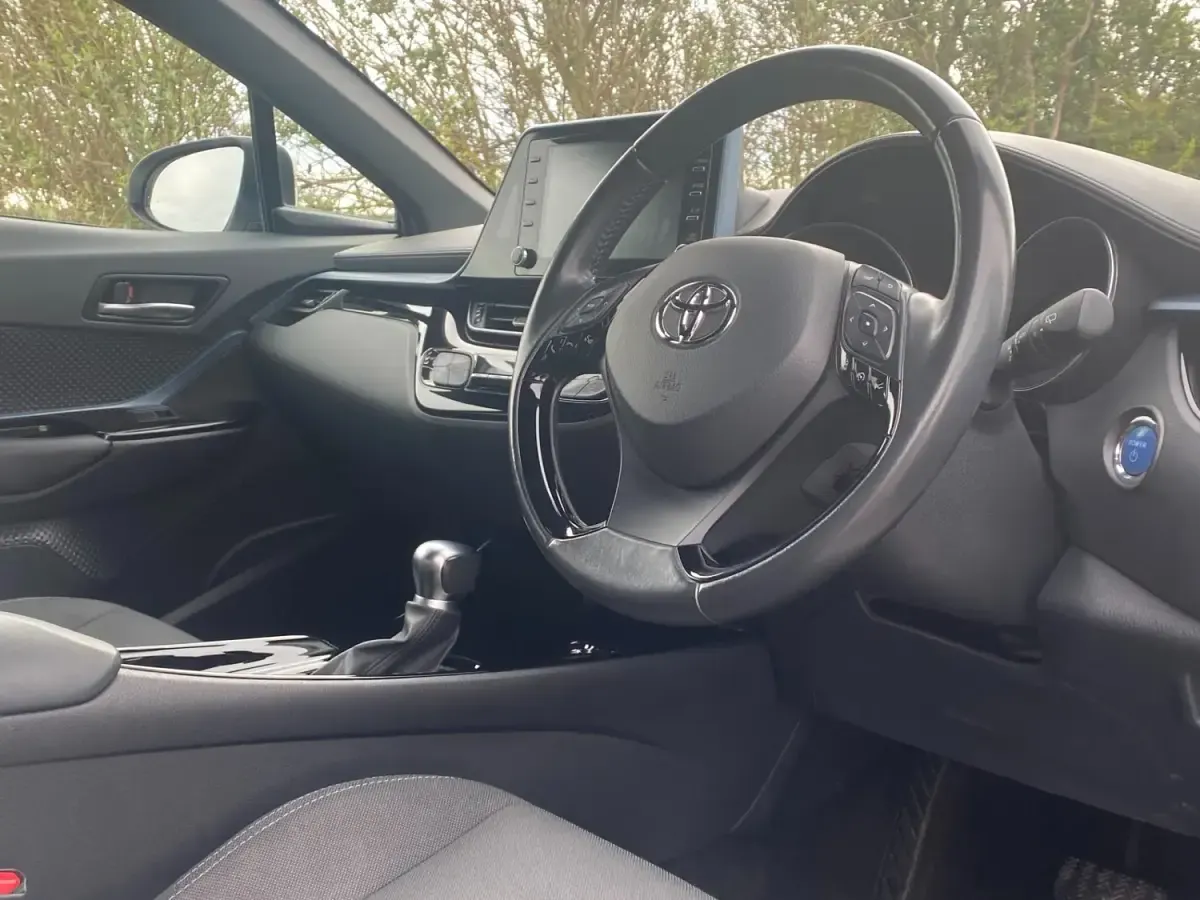 Second-hand Toyota C-HR Design 122 CP (89 kW) 2020 Alb SUV