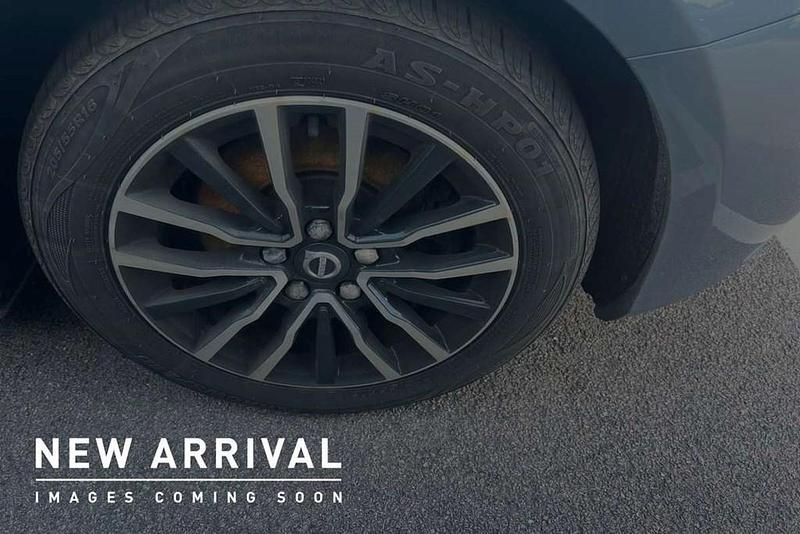 Used Volvo V40 Momentum 120 HP (88 kW) 2018 Blue Hatchback