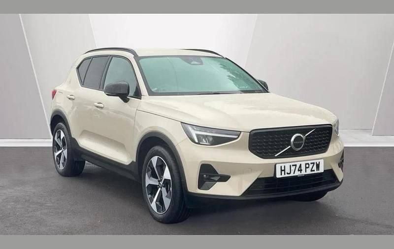 Usado Volvo XC40 Plus 197 HP (144 kW) 2024 Bege SUV
