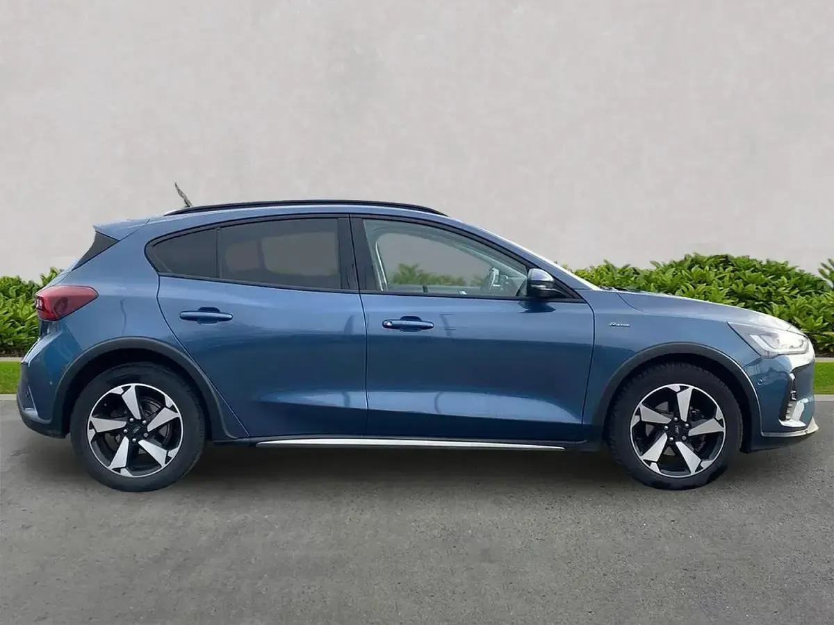 Used Ford Focus Active 2022 Blue Hatchback