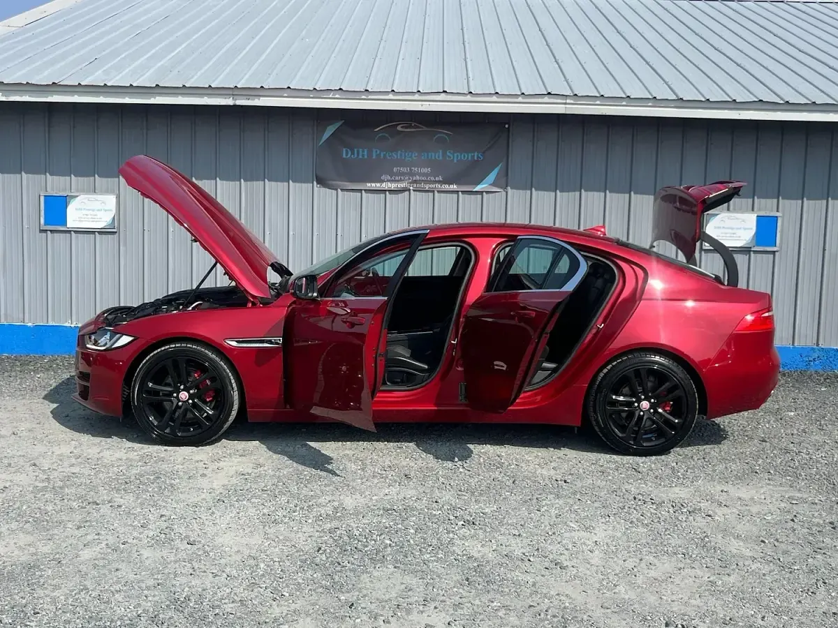 Used Jaguar XE Portfolio 180 HP (132 kW) 2016 Red Sedan