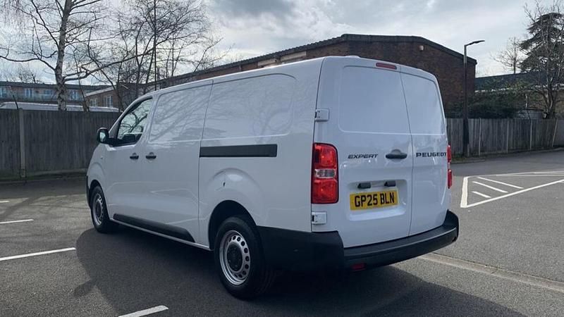 Second-hand Peugeot Expert 143 CP (105 kW) 2025 Alb Van