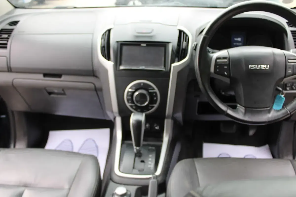 Used Isuzu D-Max 161 HP (118 kW) 2016 Blue Pickup