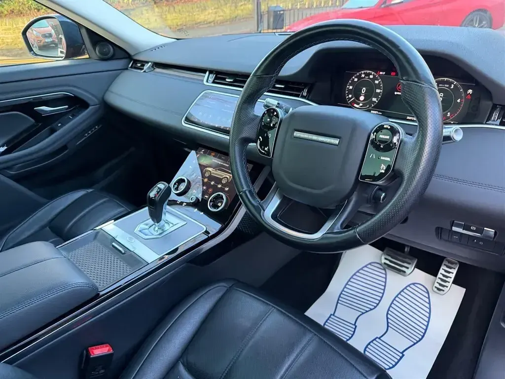 Used Land Rover Range Rover evoque SE 2019 Red Estate