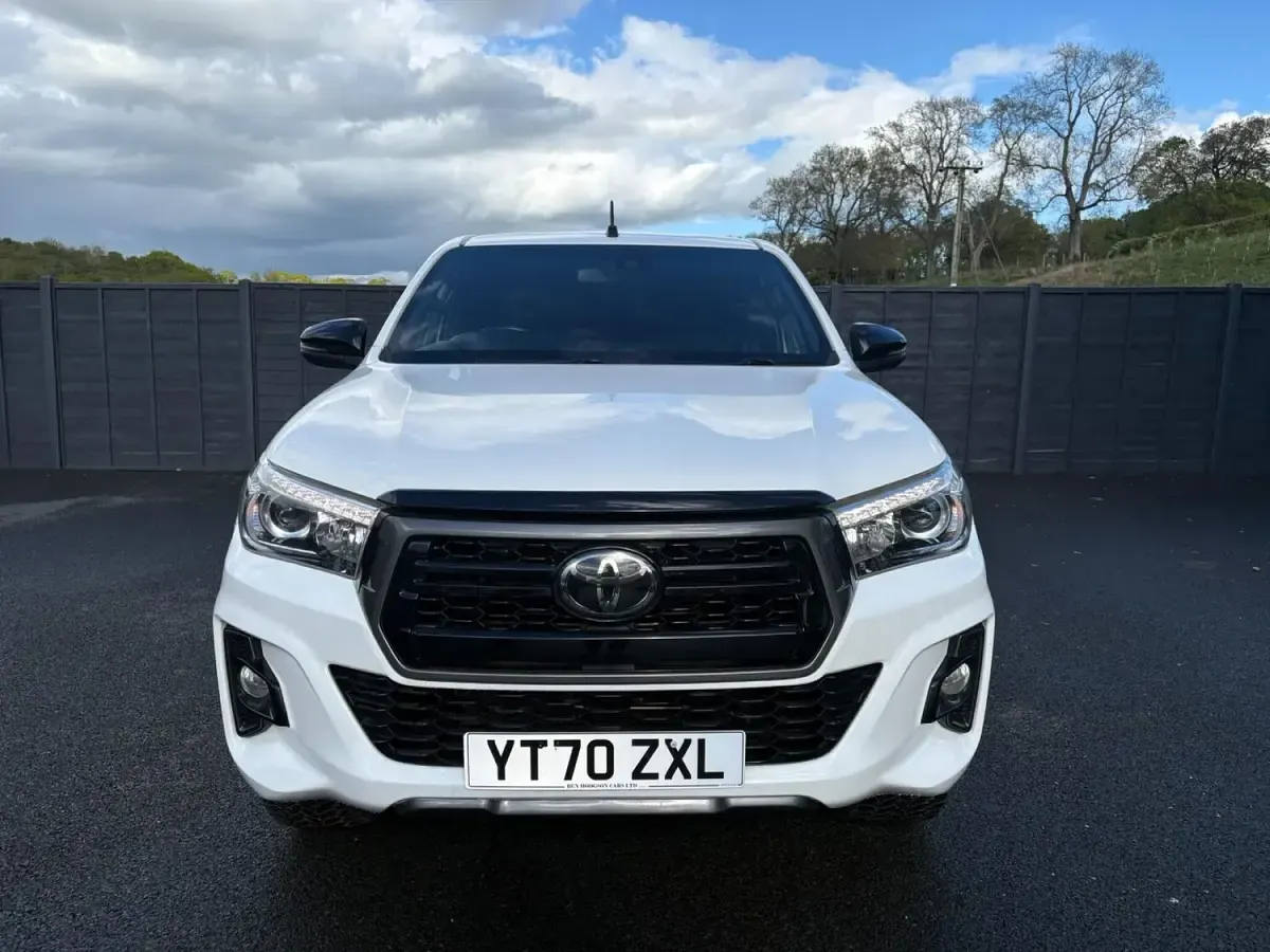 Used Toyota HiLux 150 HP (110 kW) 2020 White Pickup