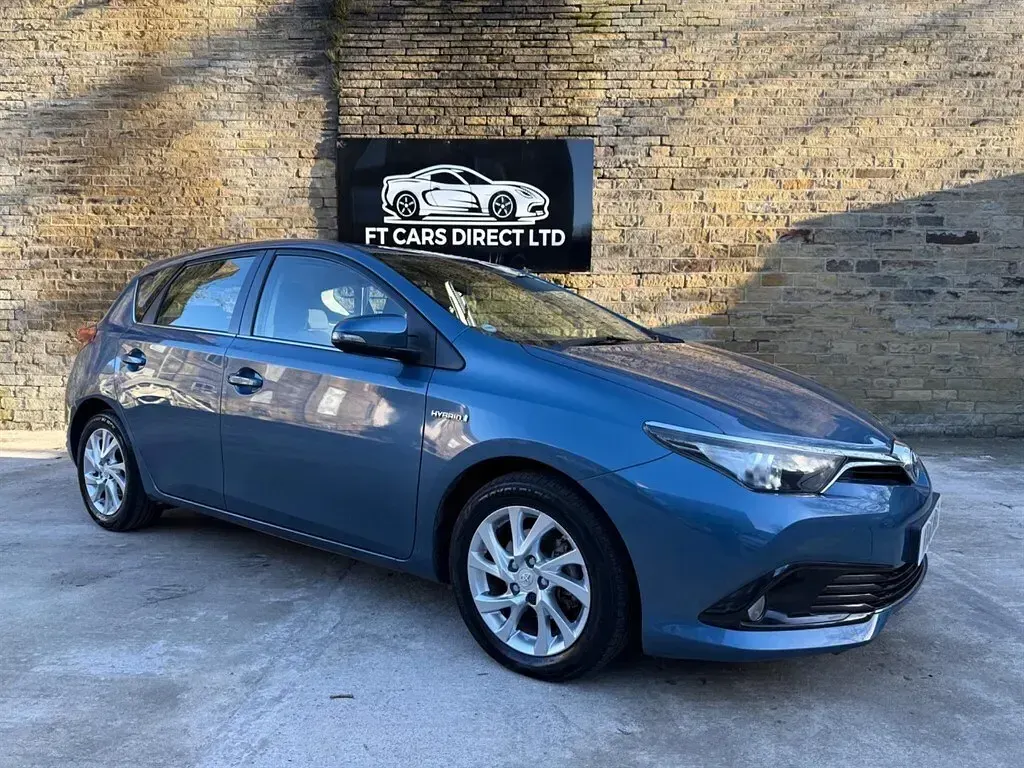 Used Toyota Auris 136 HP (100 kW) 2016 Blue Hatchback