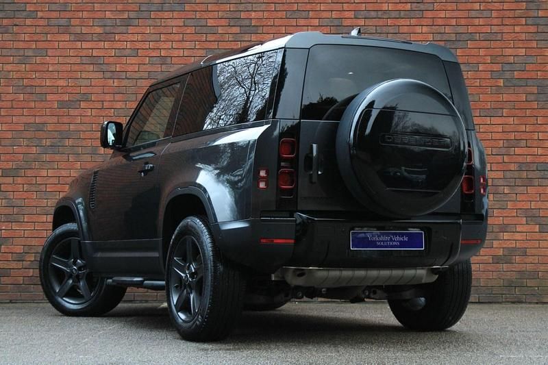 Used Land Rover Defender SE 300 HP (220 kW) 2023 Grey Estate