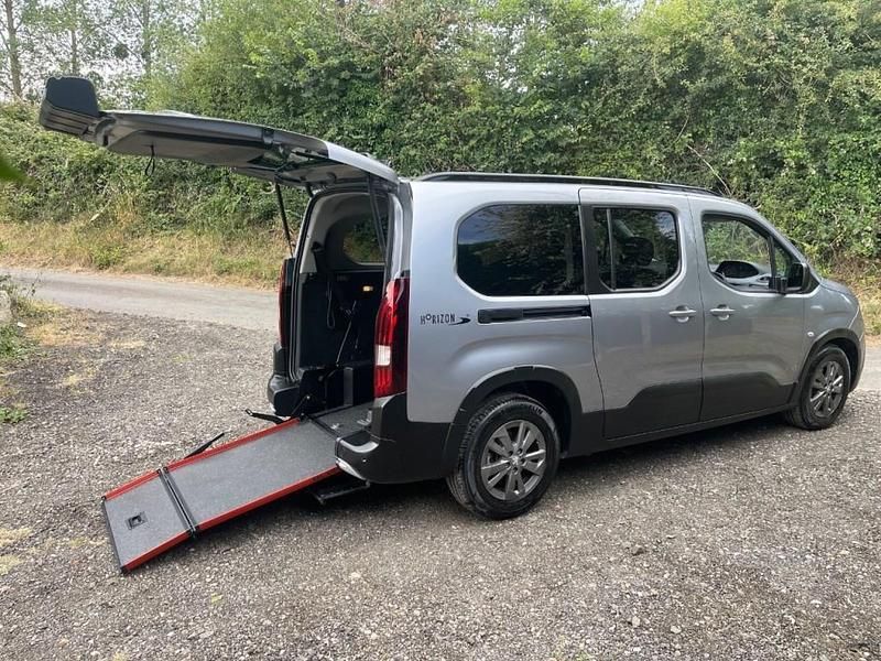 Grey Used 2024 Peugeot Rifter Allure MPV | £24,995 (Expensive) - Image 1/2