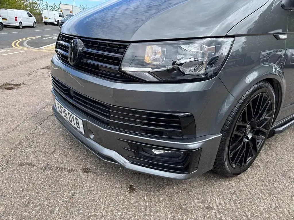 Usado VW Transporter Highline 201 HP (147 kW) 2018 Cinzento Van