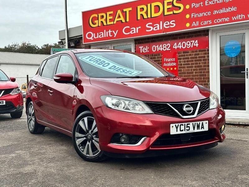 Red Used 2015 Nissan Pulsar Tekna Hatchback | £3,995 (Fair price) - Image 1/4