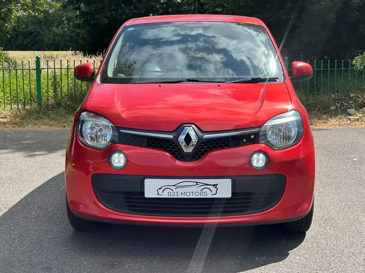 Used Renault Twingo Play 2016 Red Hatchback