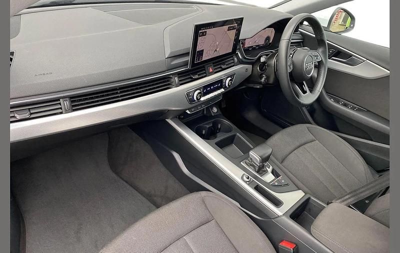 Used Audi A4 Comfort 147 HP (108 kW) 2023 White Estate