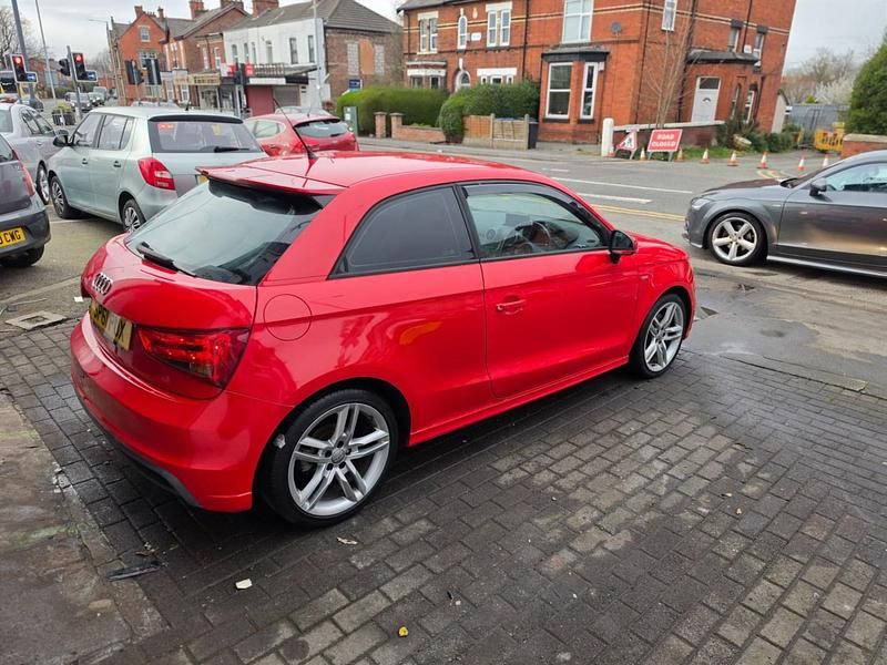 Begagnad Audi A1 S-Line 2011 Röd Halvkombi