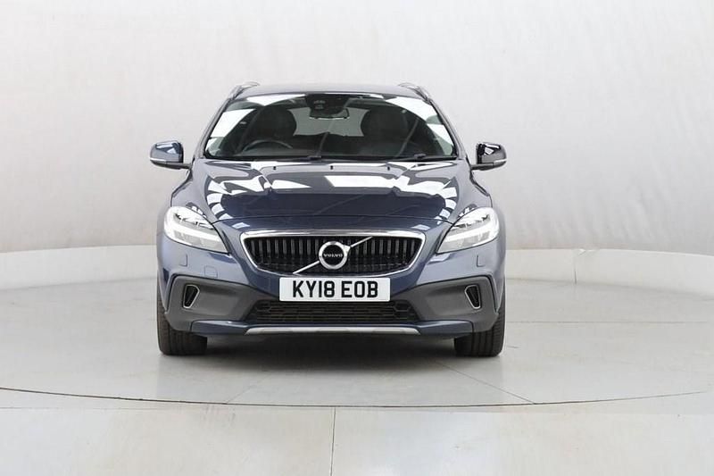 Used Volvo V40 Pro 152 HP (111 kW) 2018 Blue Hatchback