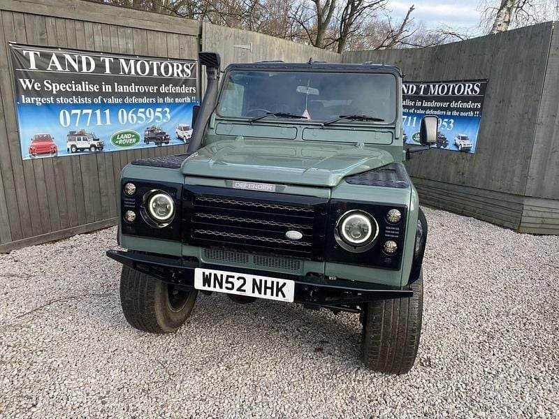 Used Land Rover Defender 127 HP (93 kW) 2002 Red Pickup