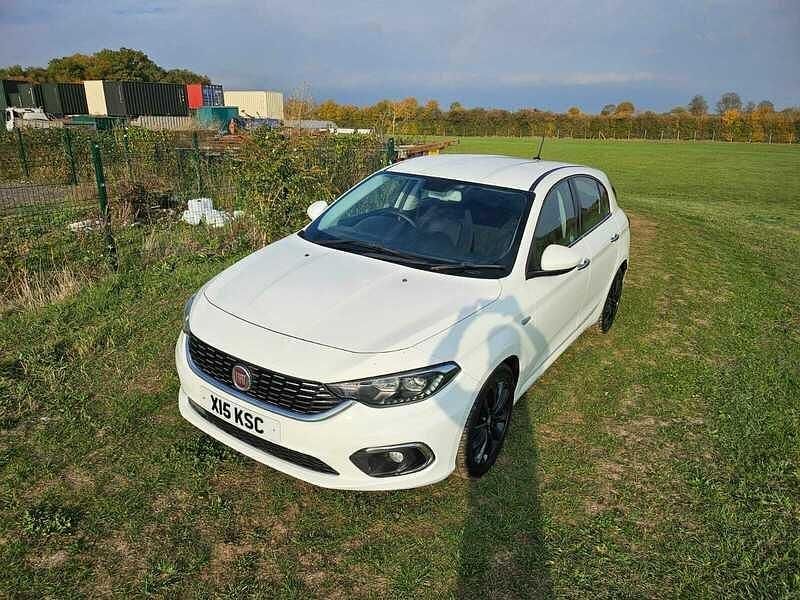 Used Fiat Tipo Lounge 120 HP (88 kW) 2017 White Hatchback