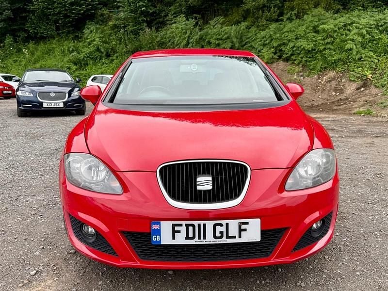 Used Seat Leon SE 140 HP (102 kW) 2011 Red Hatchback