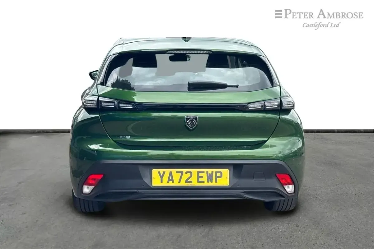 Used Peugeot 308 Active Premium 129 HP (94 kW) 2023 Green Hatchback