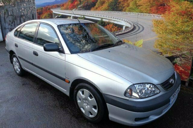 Used 2001 Toyota Avensis Hatchback | £1,000 - Image 1/4