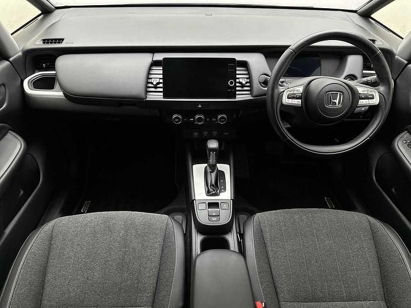 Used Honda Jazz Hybrid 109 HP (80 kW) 2021 Platinum white Hatchback