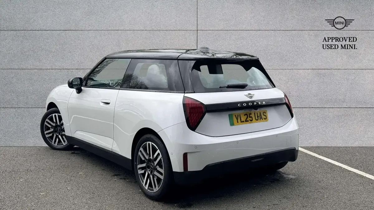 Used Mini Cooper Hatch 133 kW (181 HP) 2025 White Hatchback