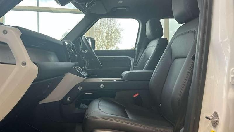Used Land Rover Defender SE Dynamic 350 HP (257 kW) 2025 White SUV