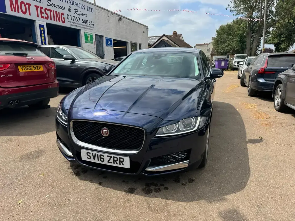 Used Jaguar XF Prestige 180 HP (132 kW) 2016 Blue Sedan