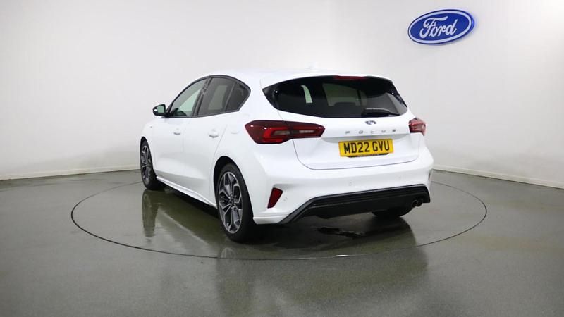 Used Ford Focus ST-Line 125 HP (91 kW) 2022 White Hatchback