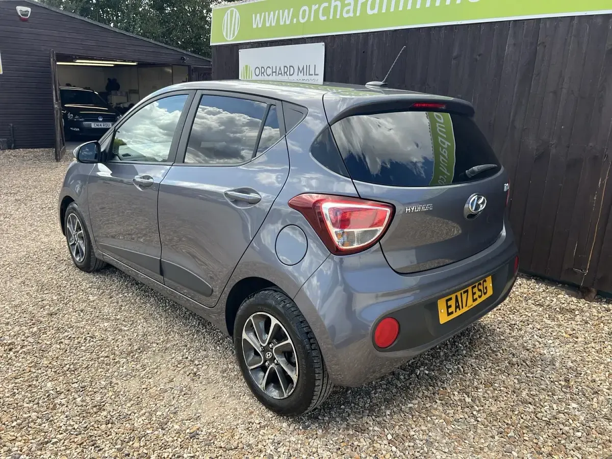 Used Hyundai i10 Premium 67 HP (49 kW) 2017 Grey Hatchback