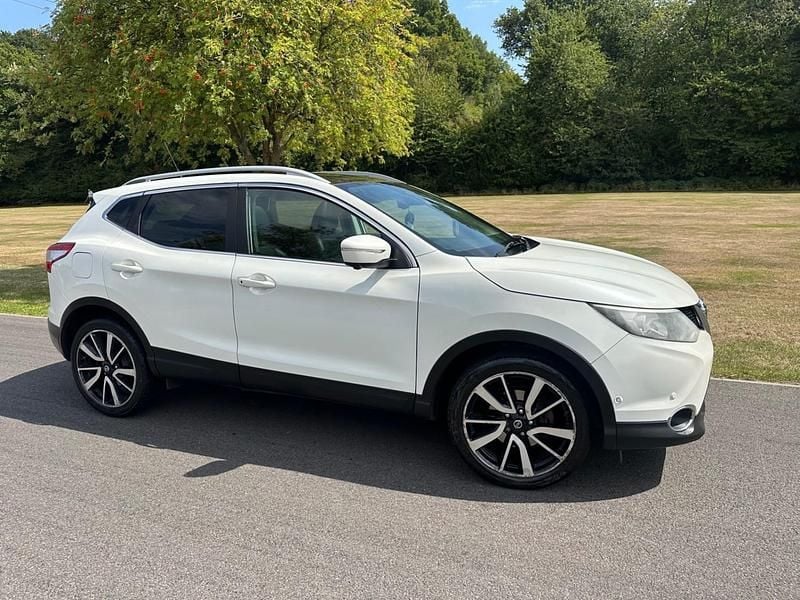 White Used 2014 Nissan Qashqai Tekna SUV | £4,495 (Fair price) - Image 1/4