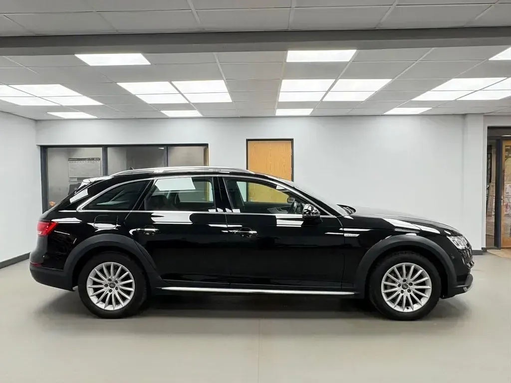 Used Audi A4 Allroad Advanced 190 HP (139 kW) 2016 Black Estate