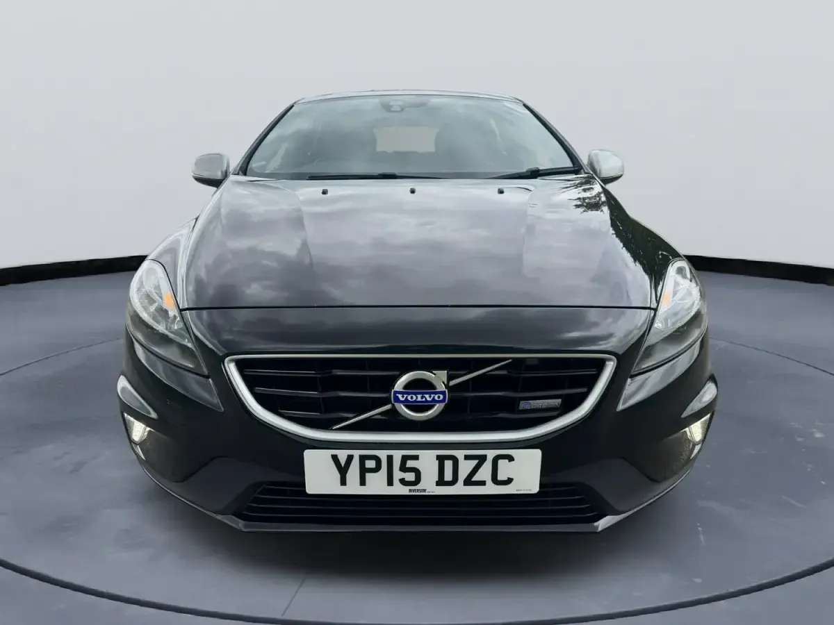 Gebraucht Volvo V40 R-Design 190 PS (139 kW) 2015 Schwarz Kleinwagen