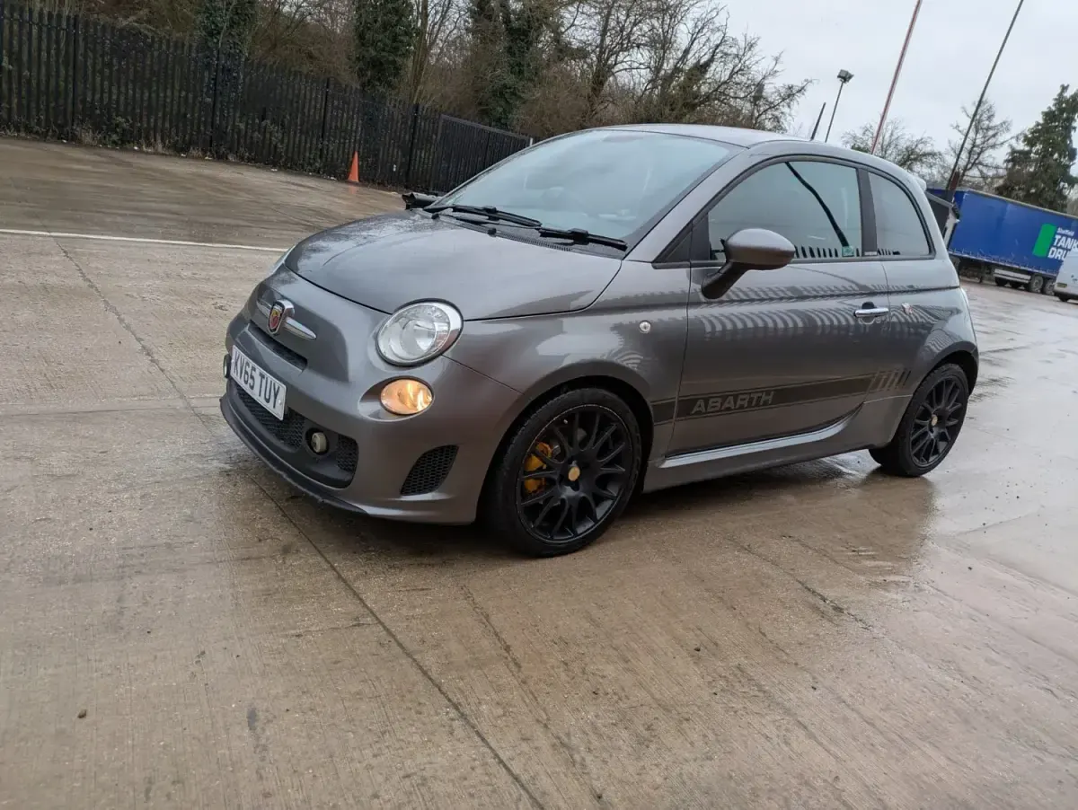 Usado Abarth 595 160 CV (117 kW) 2015 Gris Utilitario