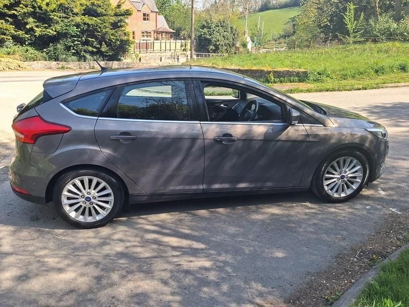 Usado Ford Focus Titanium X 120 HP (88 kW) 2016 Castanho Citadino