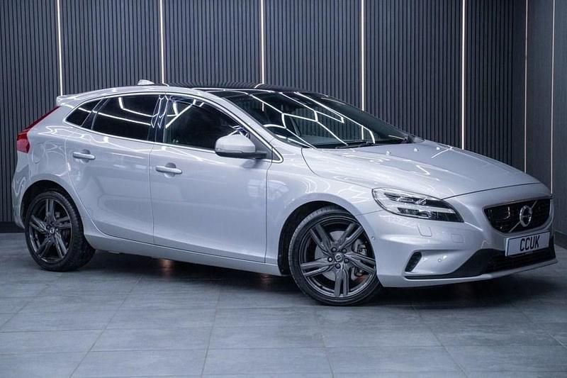 Used Volvo V40 R-Design 152 HP (111 kW) 2018 Silver Hatchback