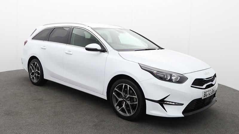 Used Kia Ceed 2022 White Hatchback