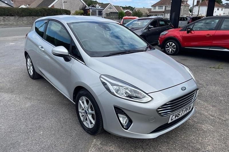 Silver Used 2017 Ford Fiesta Zetec Hatchback | £8,350 (Fair price) - Image 1/1