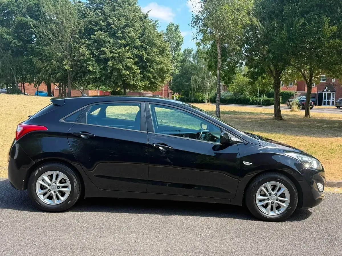 Used Hyundai i30 Active 100 HP (73 kW) 2015 Black Hatchback