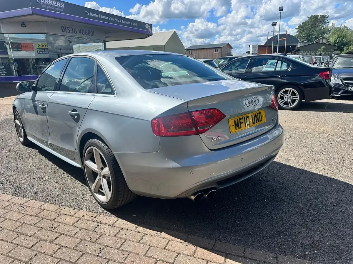 Used Audi A4 S-Line 170 HP (125 kW) 2012 Silver Sedan