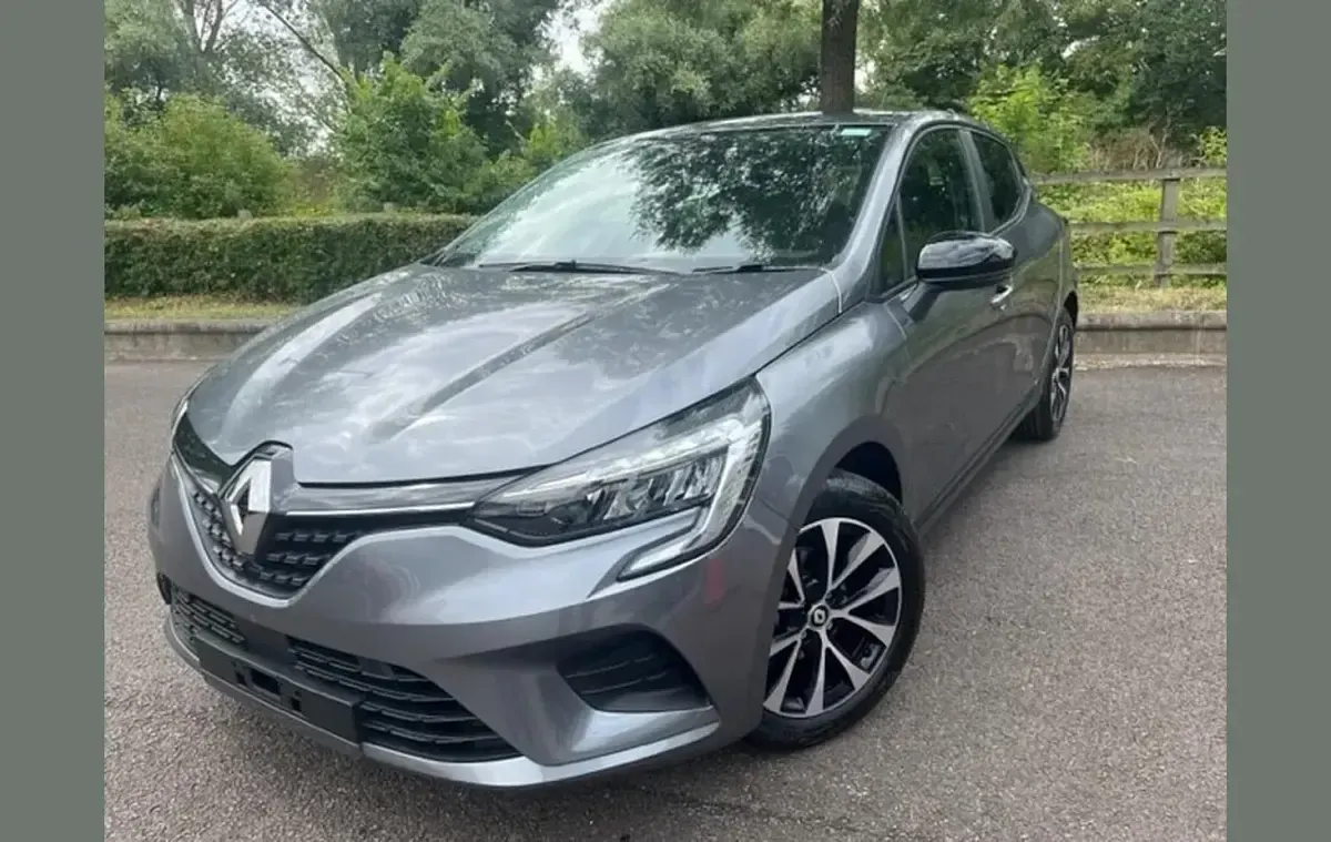 Used Renault Clio Evolution 90 HP (66 kW) 2023 Shadow grey  Hatchback