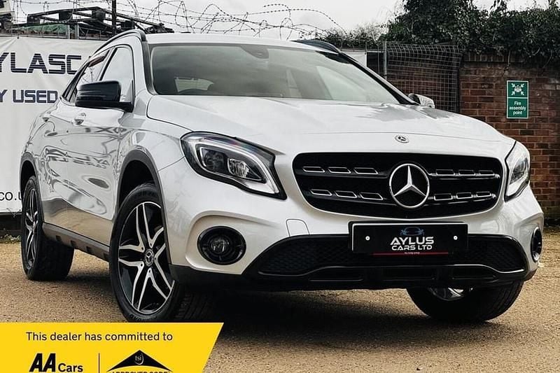 Used Mercedes GLA180 Urban 122 HP (89 kW) 2019 Silver SUV