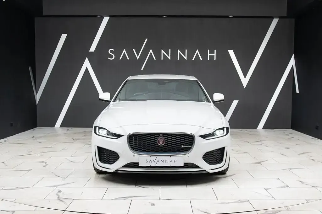 Käytetty Jaguar XE R-Dynamic 204 HP (150 kW) 2021 Valkoinen Sedan