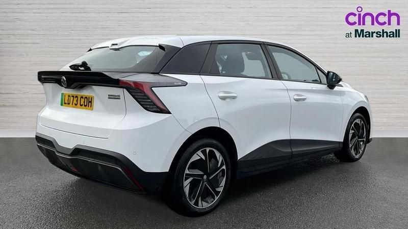 Used MG MG4 EV SE 125 kW (170 HP) 2023 White Hatchback