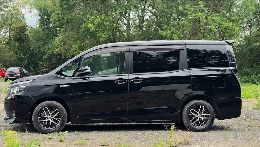 Used Toyota Voxy Edition 2015 Black MPV
