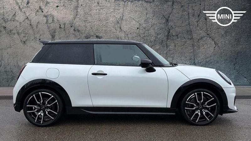 Begagnad Mini Cooper Hatch 113 kW (154 HK) 2025 Vit Halvkombi