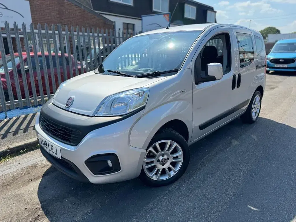 Used Fiat Qubo Lounge 77 HP (56 kW) 2019 Grey MPV