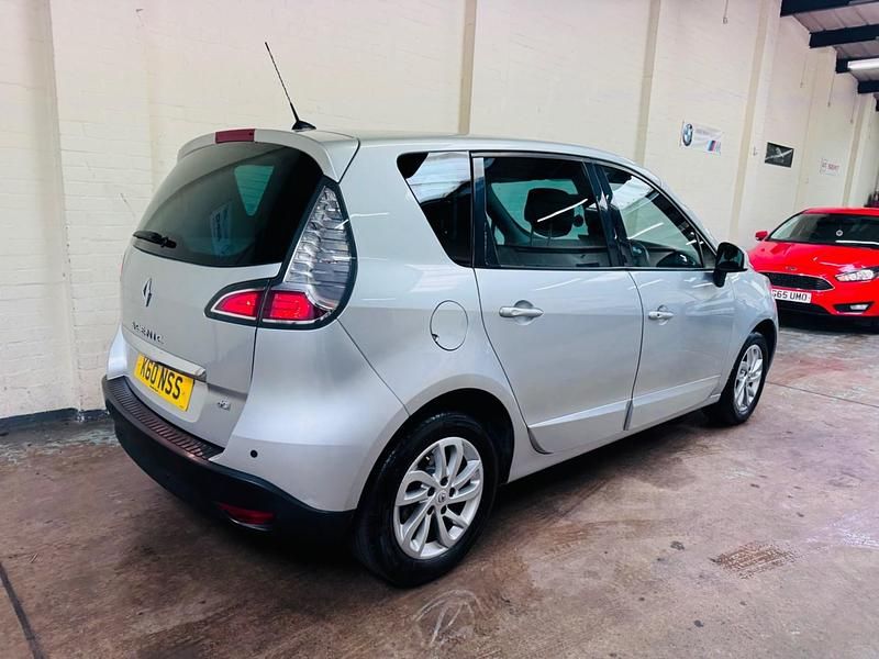 Used Renault Scénic III Dynamique 110 HP (80 kW) 2014 Silver MPV