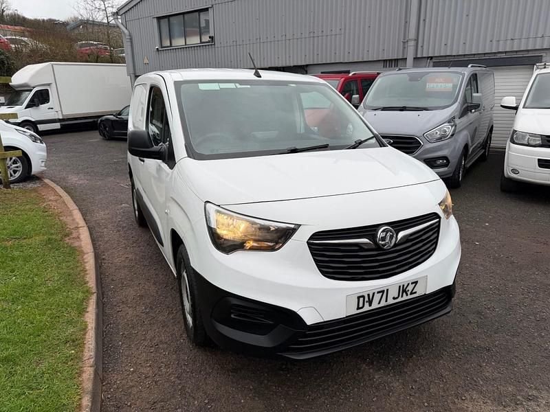 Used Vauxhall Combo 100 HP (73 kW) 2021 White Van